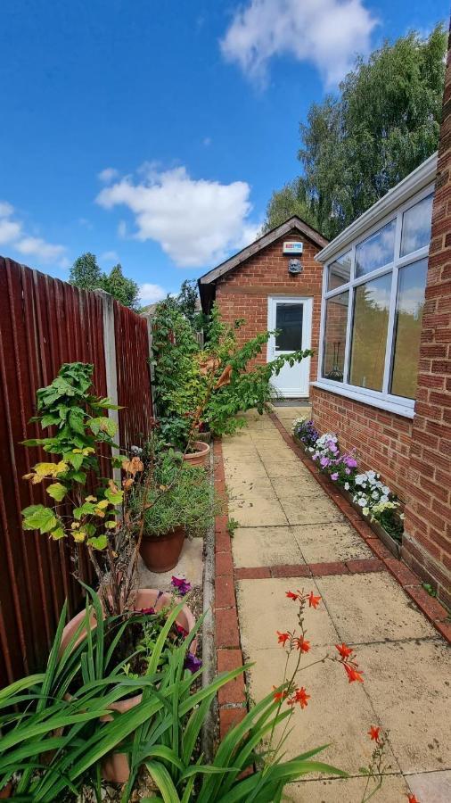 Glebe House, Private Entrance, Free Parking On Drive, Self Check In, Netflix Bed and Breakfast Ashford  Buitenkant foto